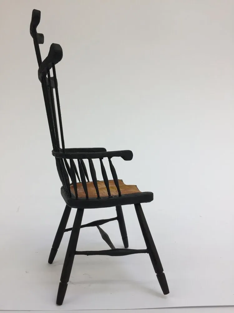 Side view of the Windsor chair and curved back