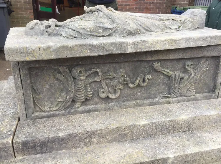 Plaguepits (an ancient tomb)