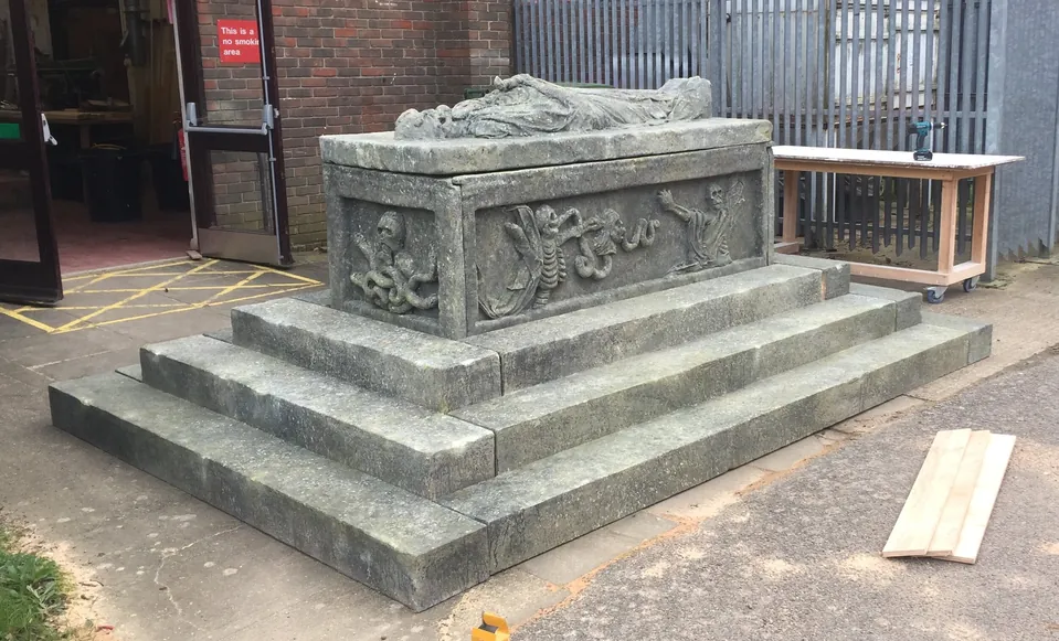 Completed Plaguepits tomb prop on its stepped base