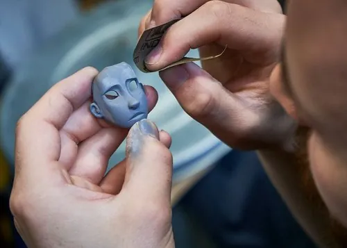 Fitting hair onto a puppet character head