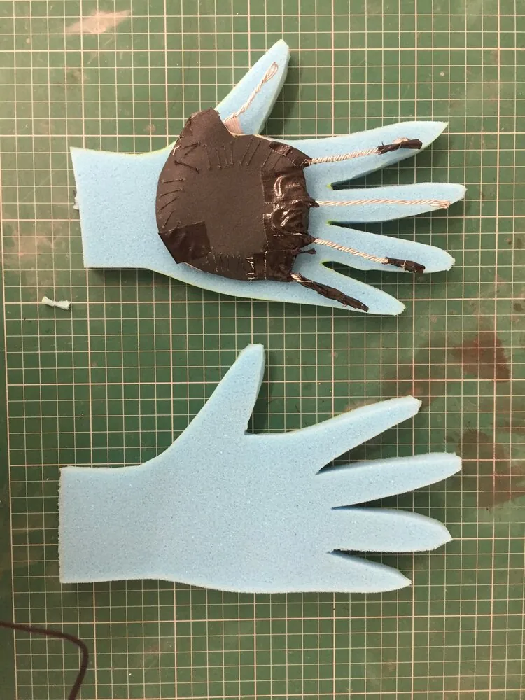 Puppet hand templates and palm construction